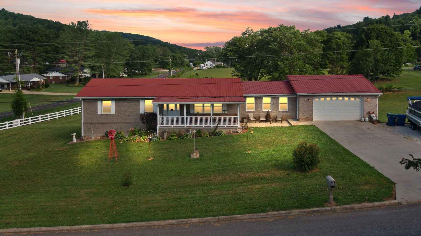 39 Regal Ave  