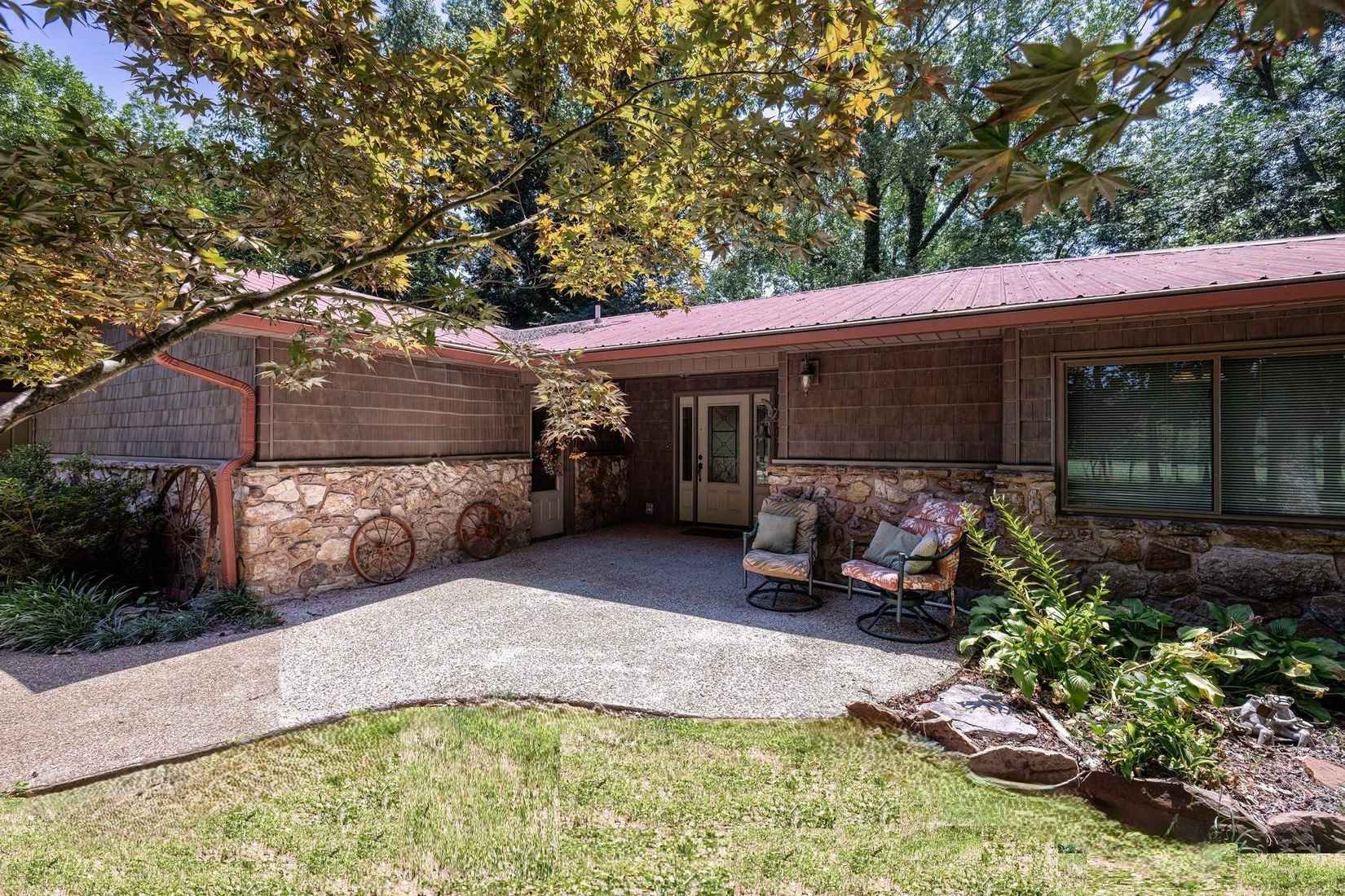 979 Hayden Hts Rd  