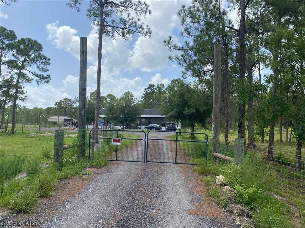 2511 CHRISTOPHER Ln  