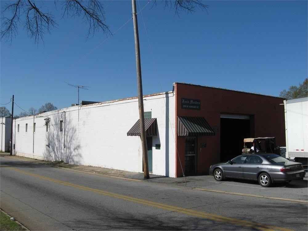300 W Broad St  