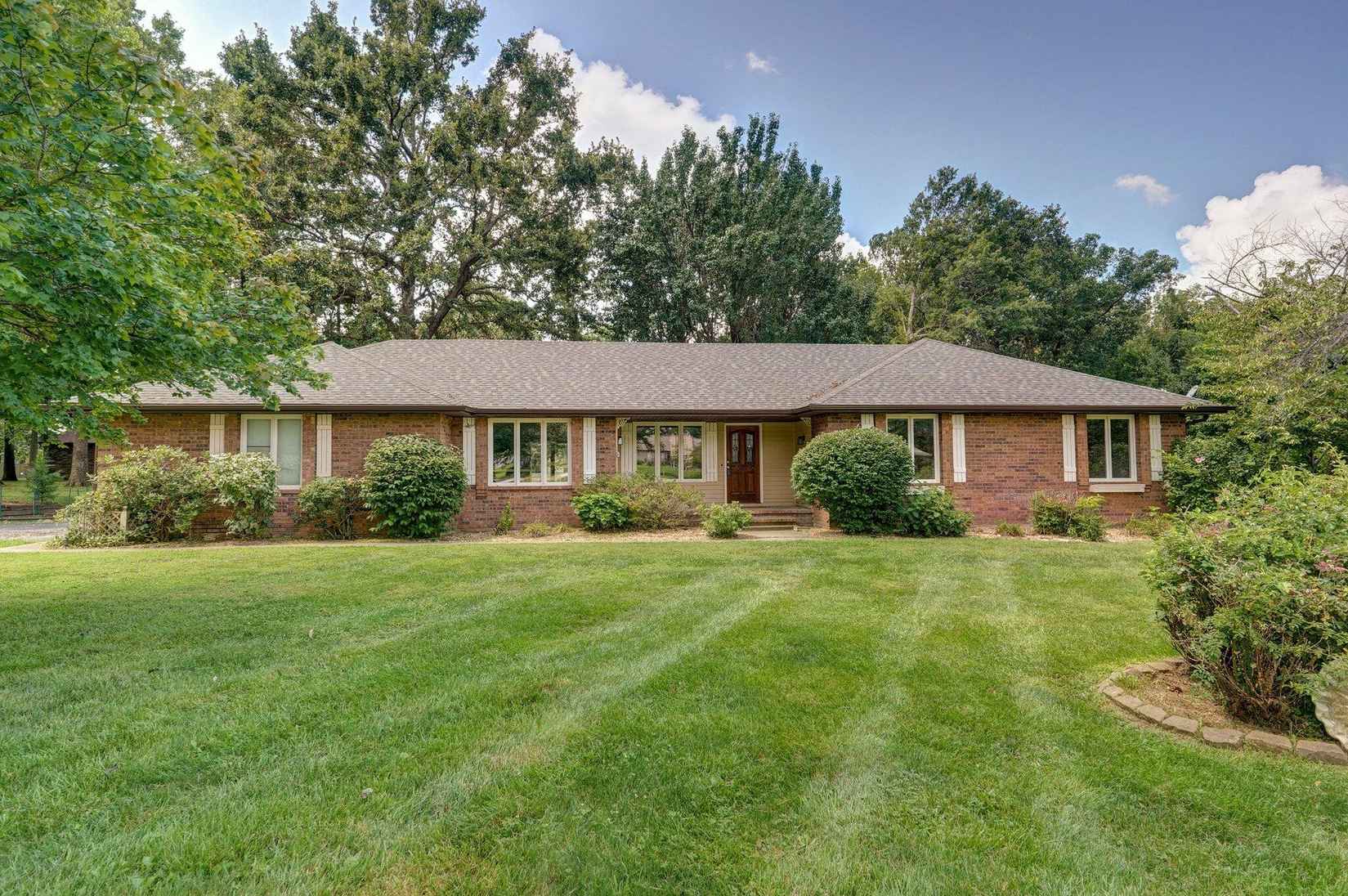 1180 Vineyard Dr  