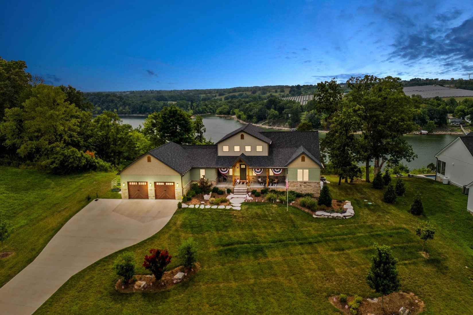 572 Hunter Dr  