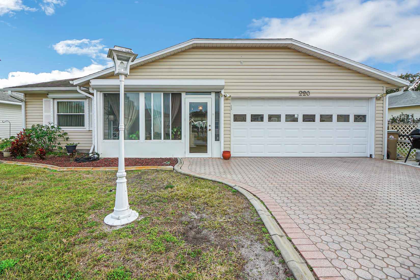 220 Willow Brk Dr  