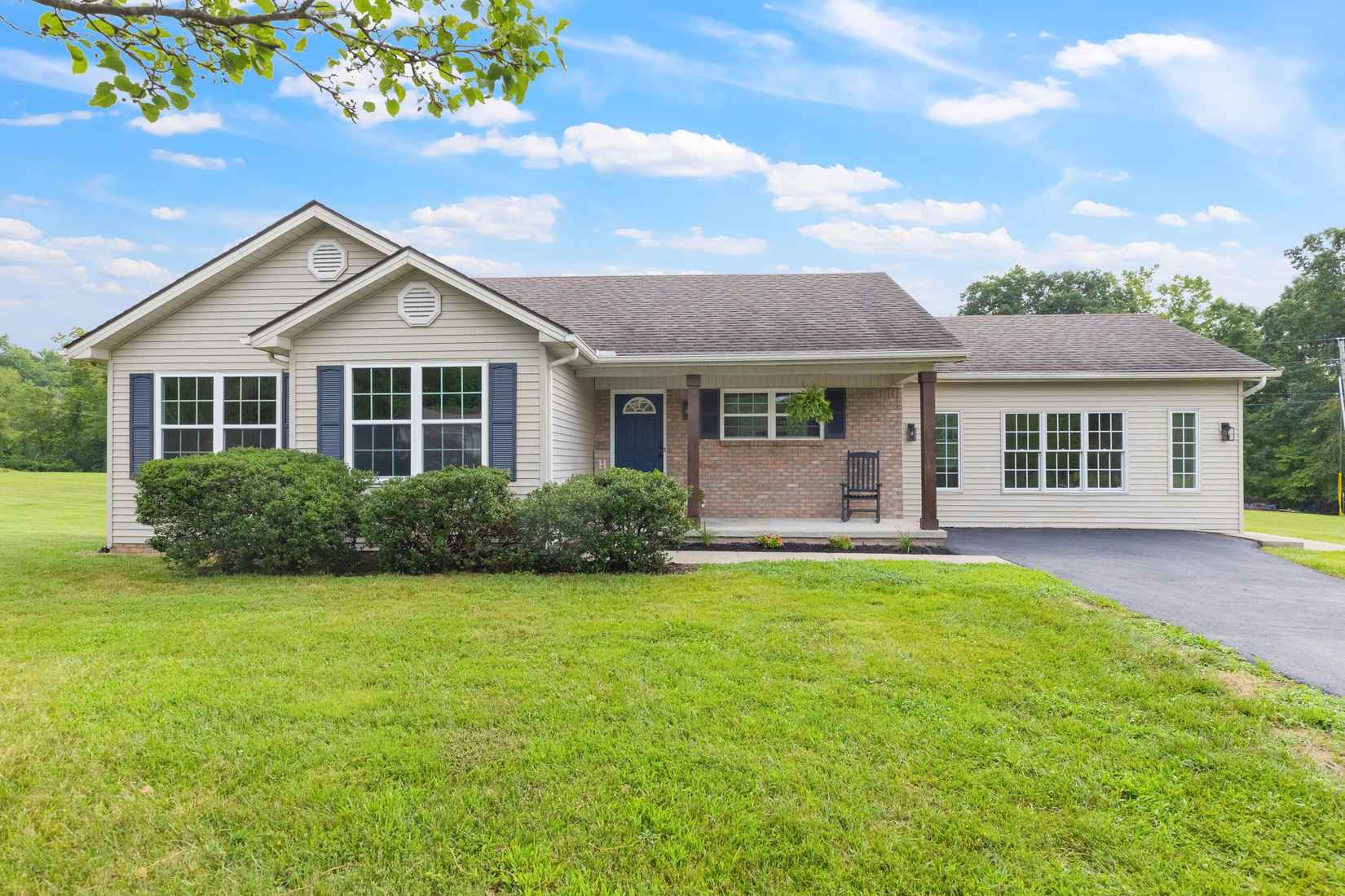 1001 Honeysuckle Ct  