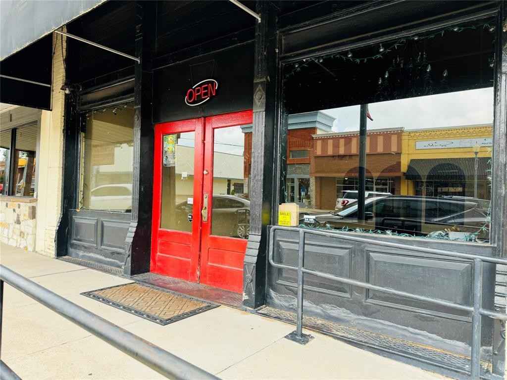 216 N Main St  