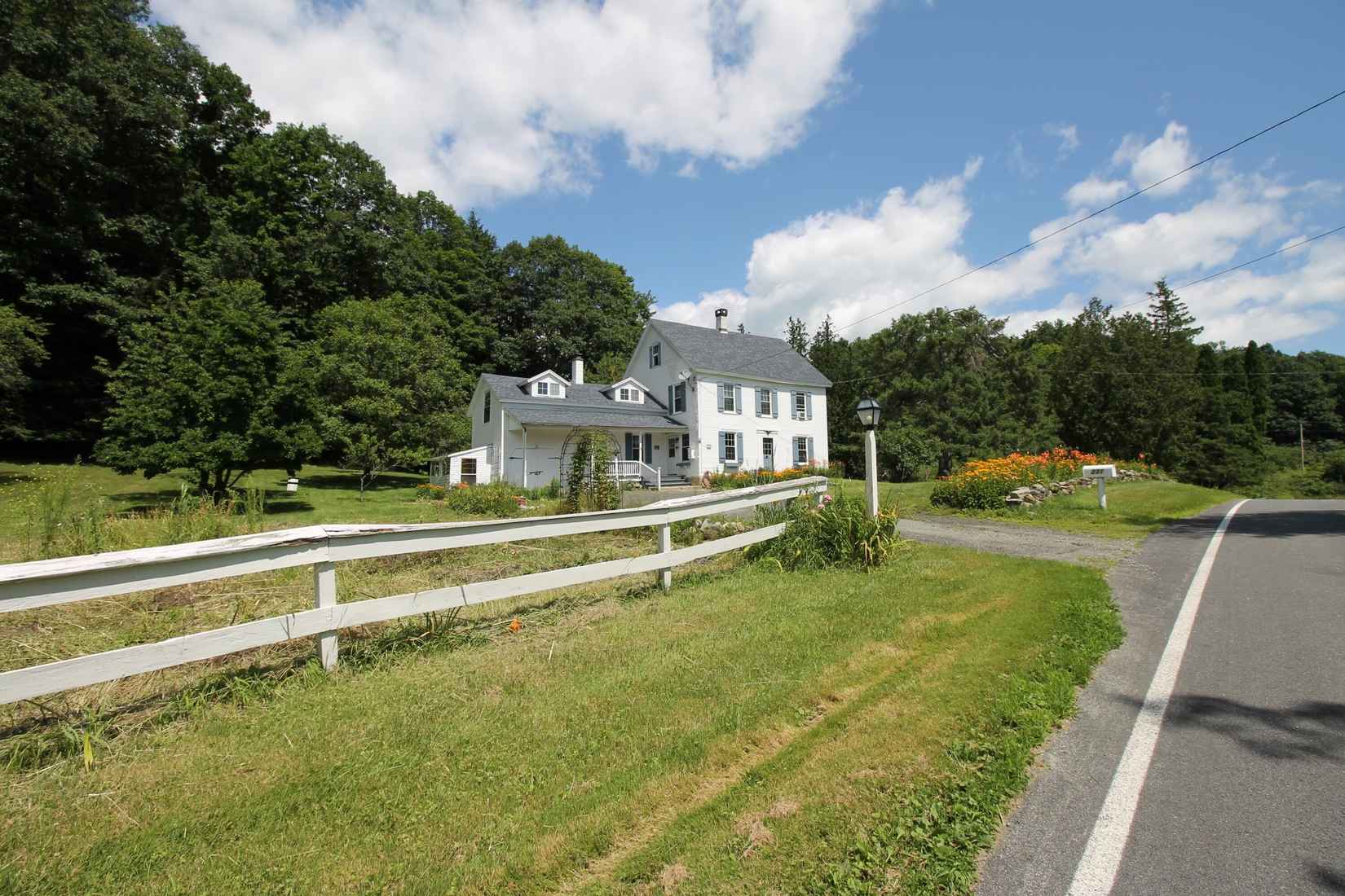 231 Lakeshore Rd  