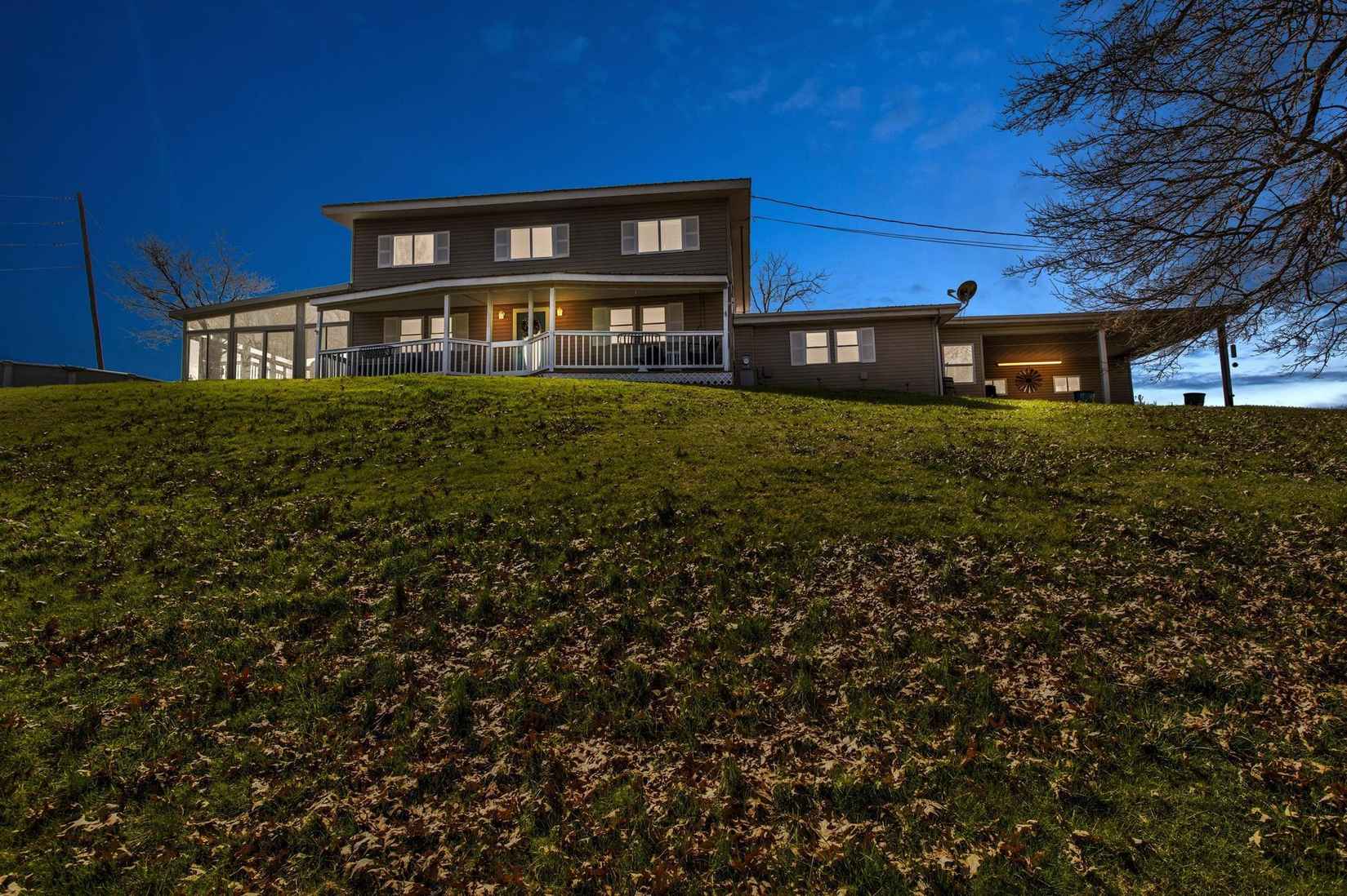 85 Jacquelynne Ln  
