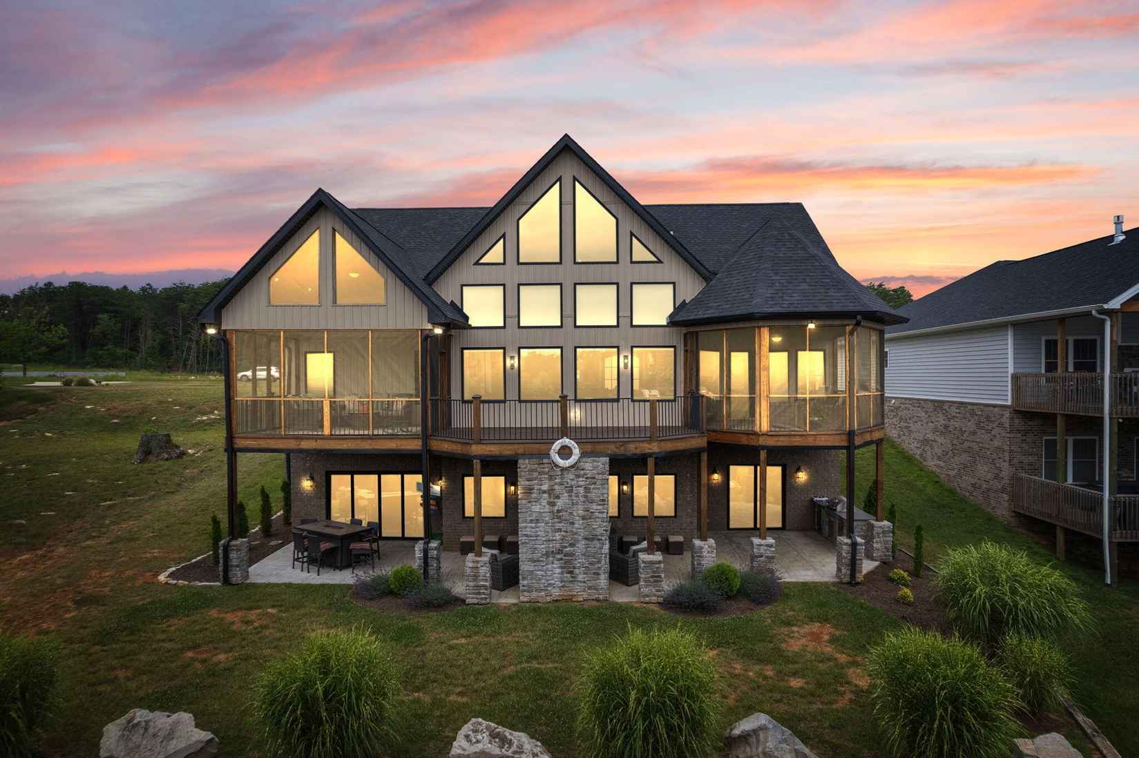 229 West Canterbury Dr  