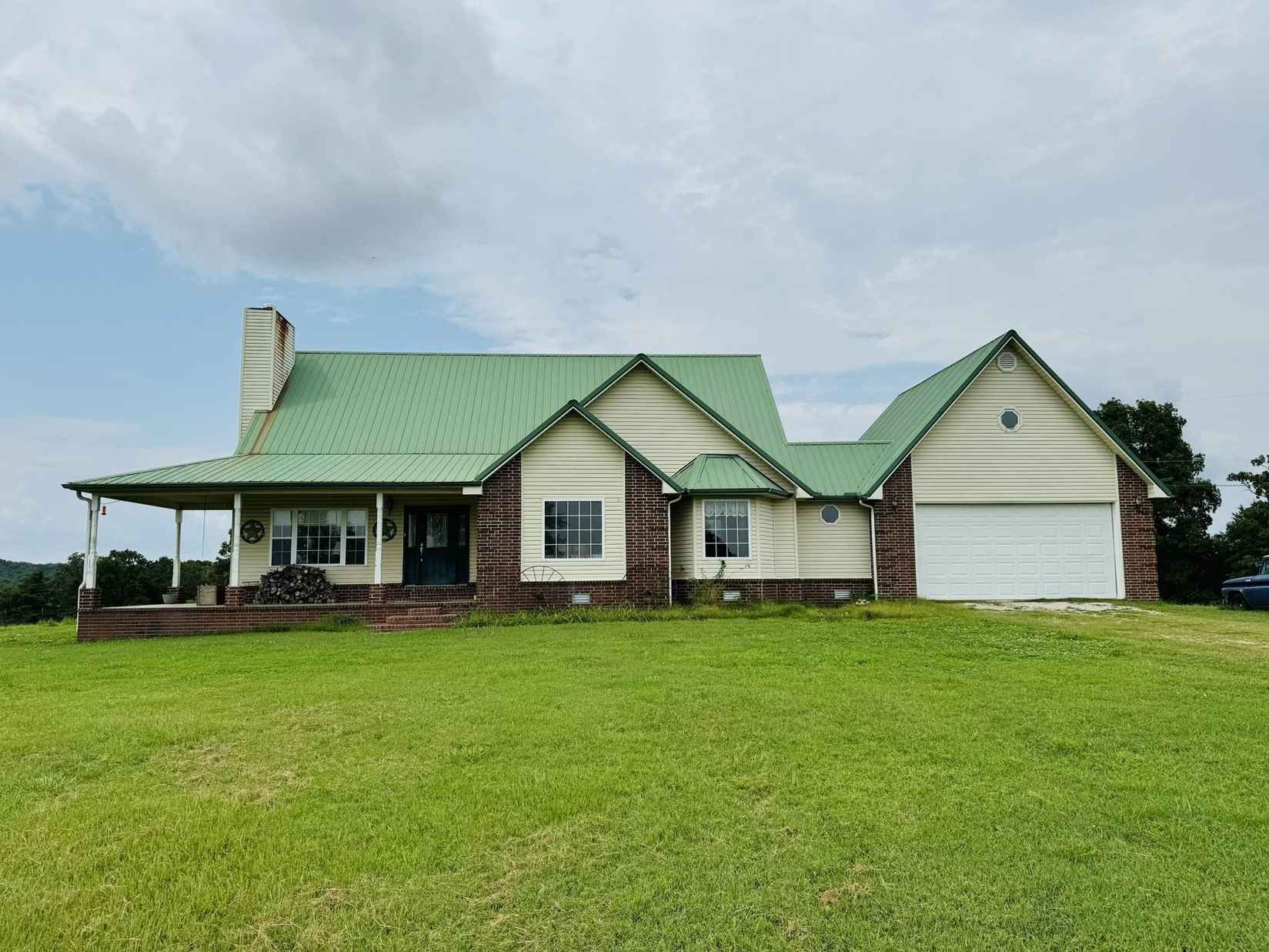 687 Hyde Rd  