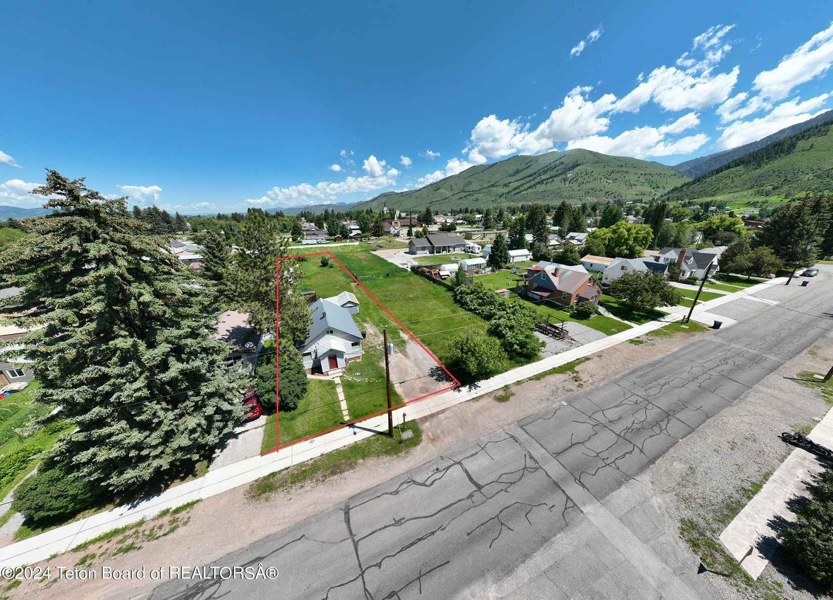 137 E 6TH Ave  