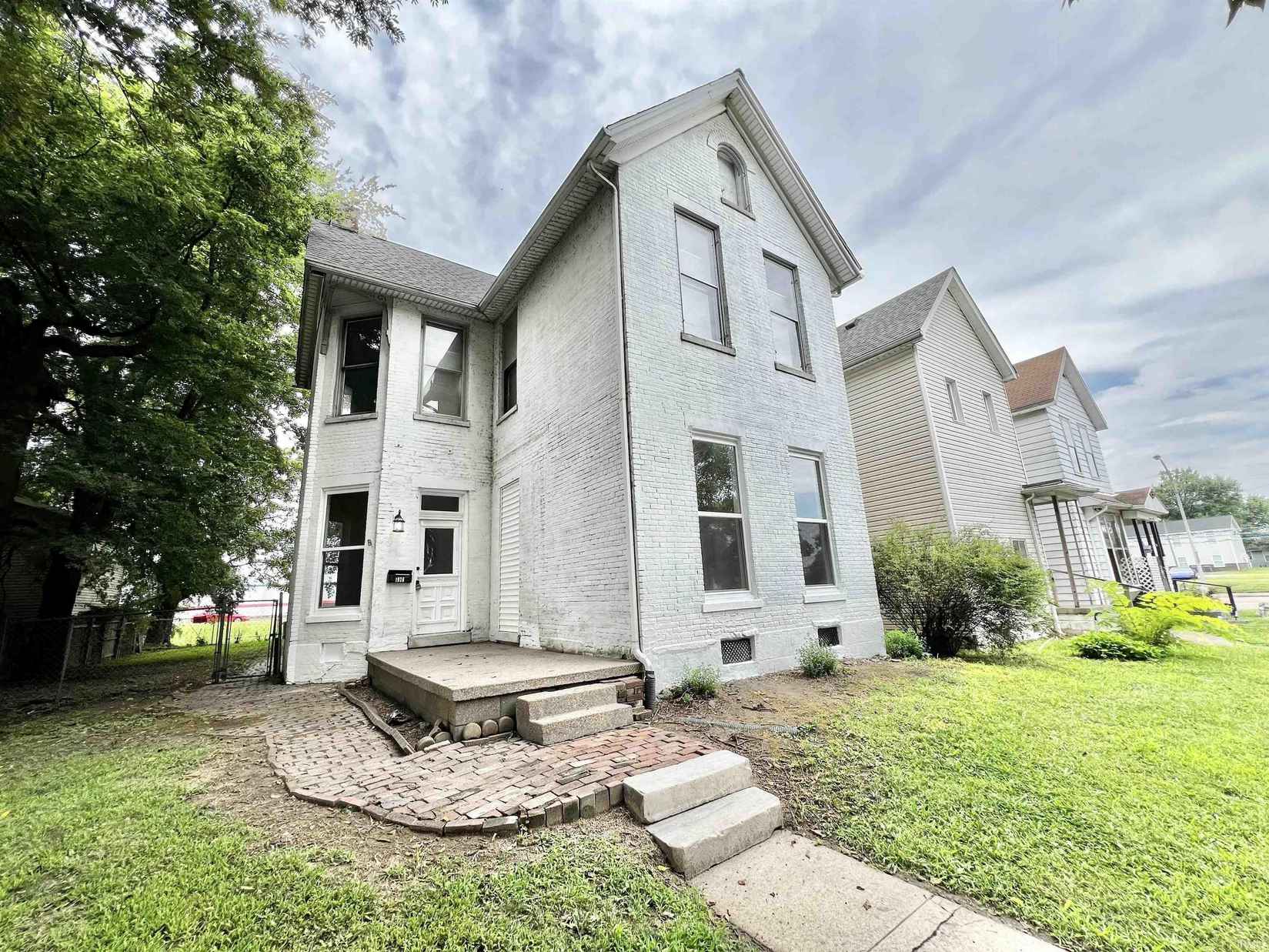 1926 W Indiana St  