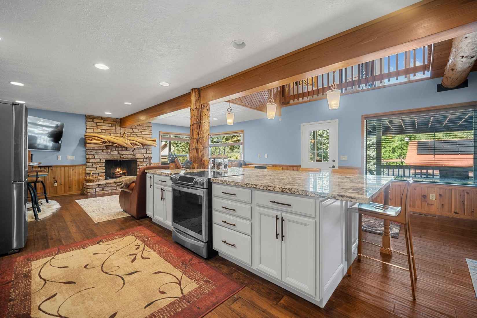 835 E Mountain Vw DR  