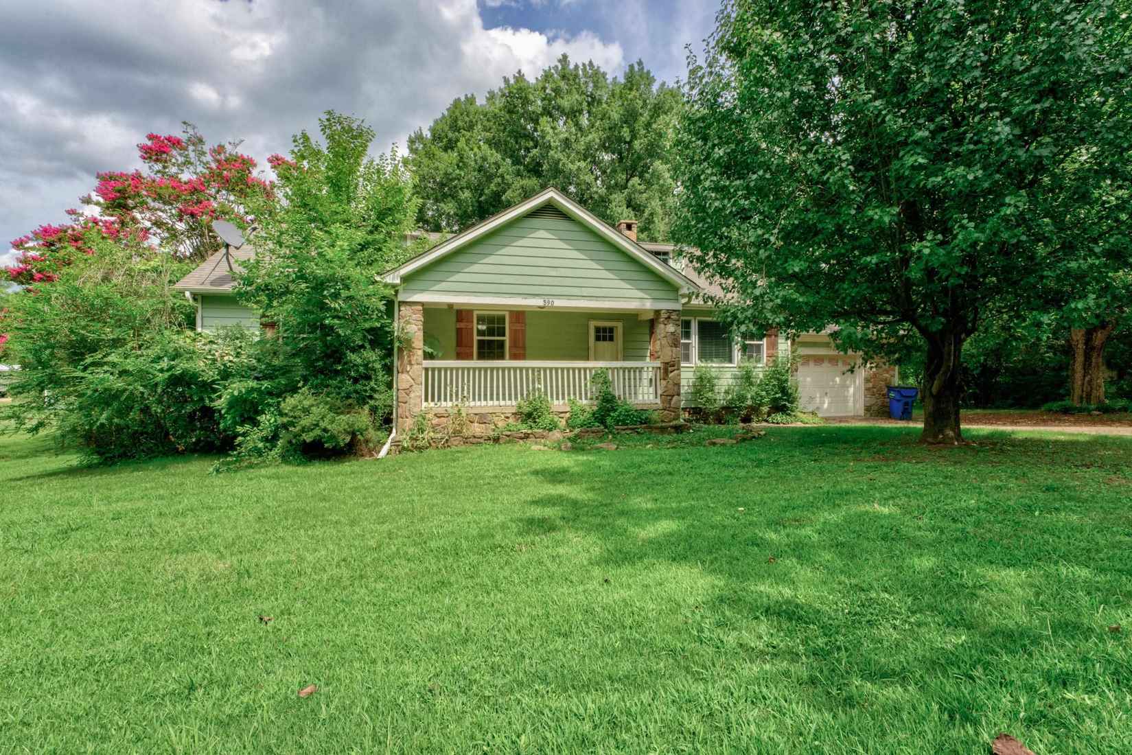 390 Fawn Dr  