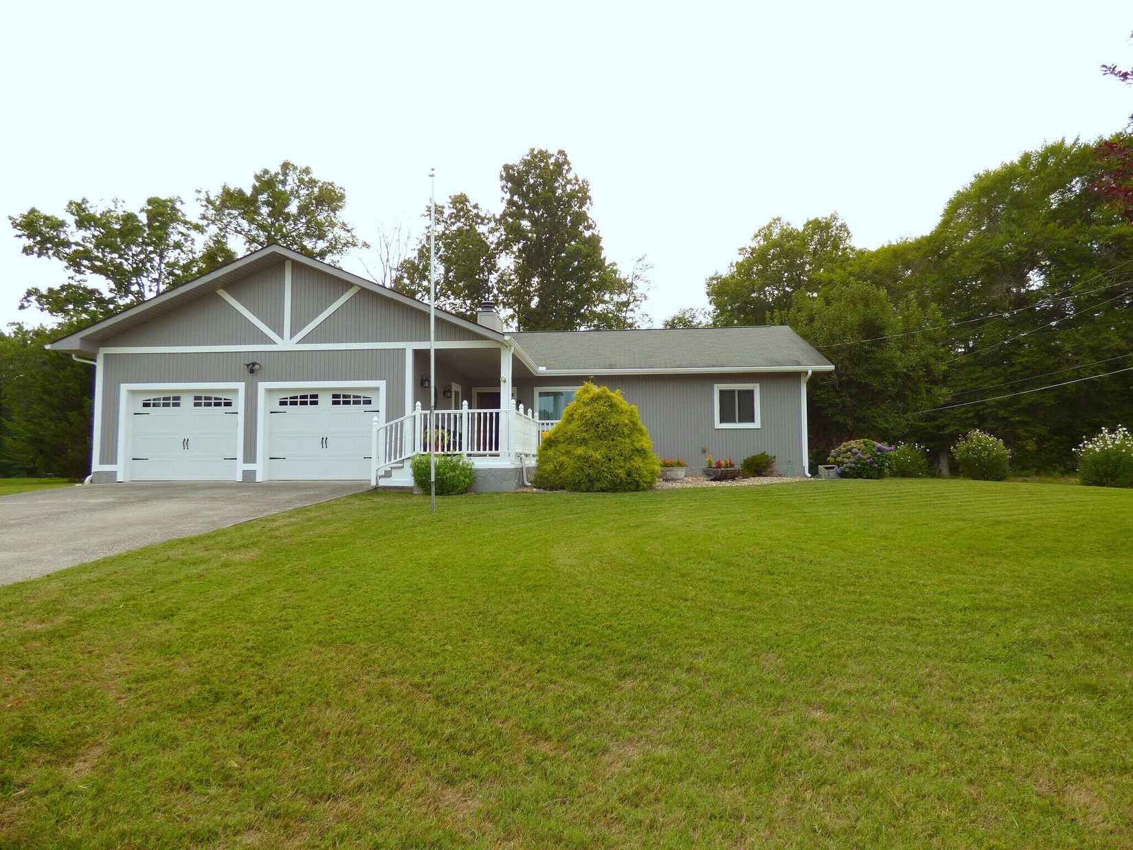 215 Red Bud Ct  