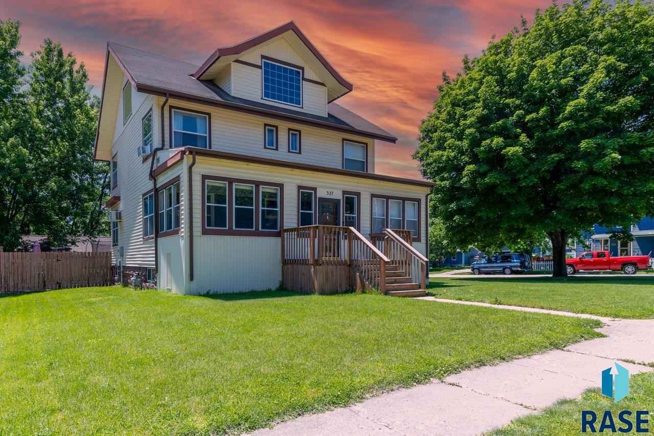327 W Main St  