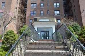 650 Warburton Ave  