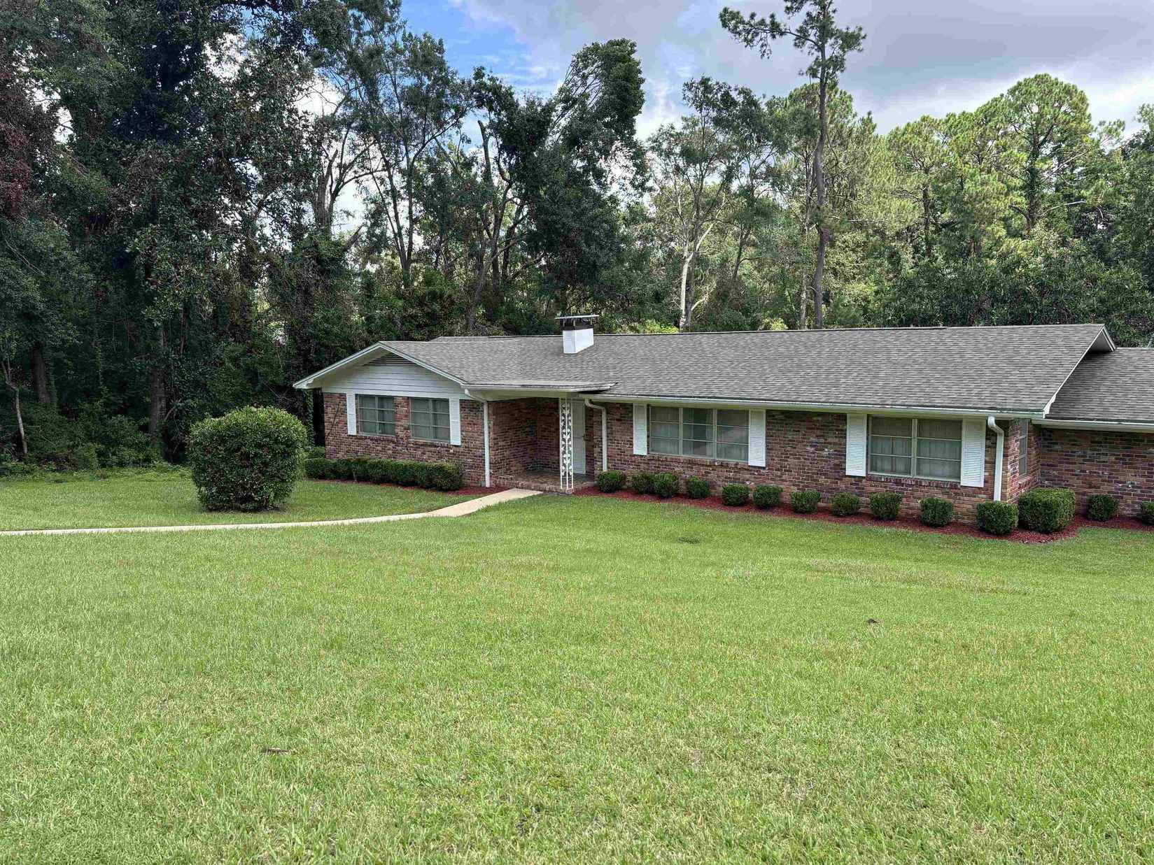 938 Carlton Dr  