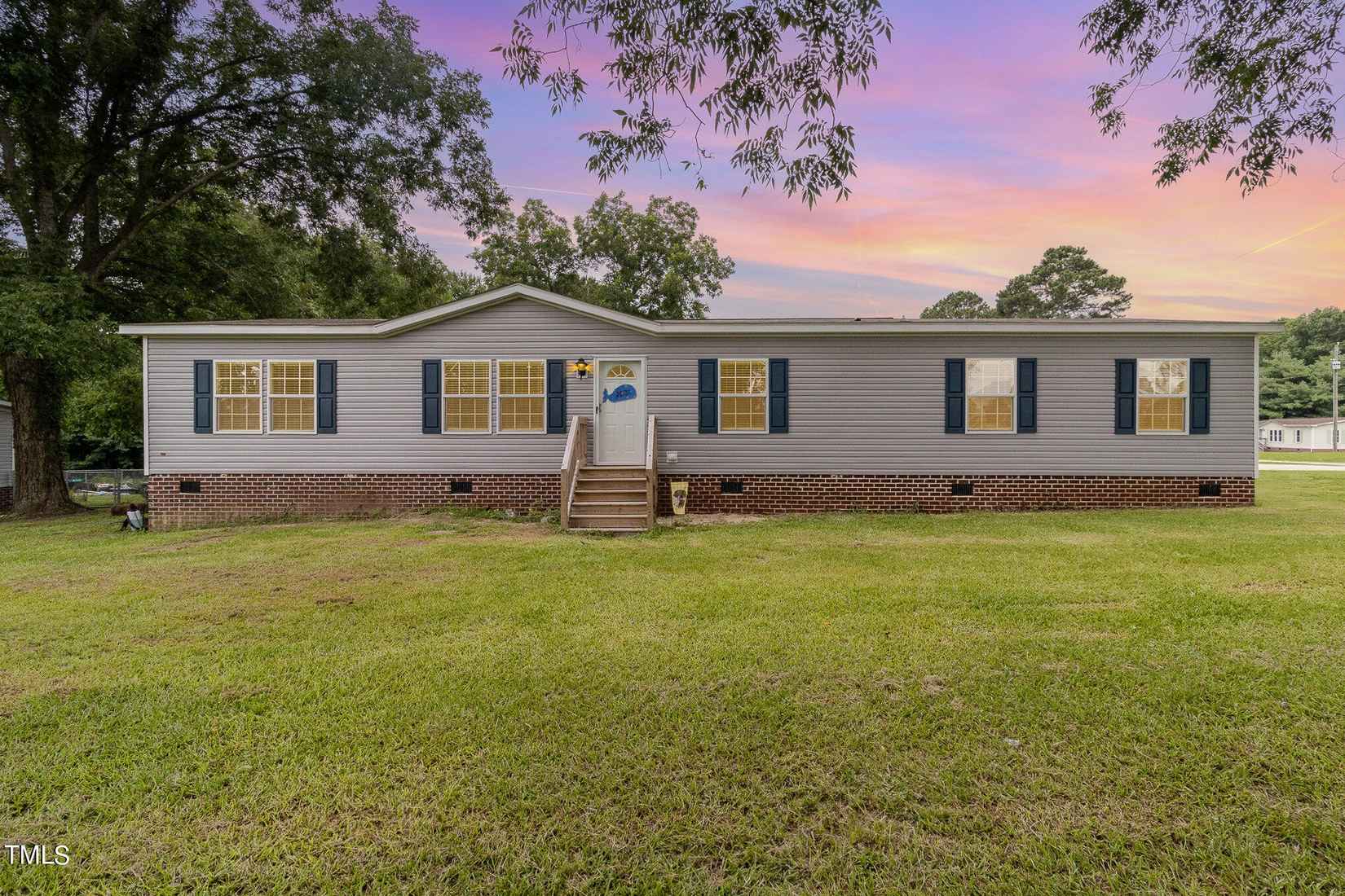 102 Lavern Ln  