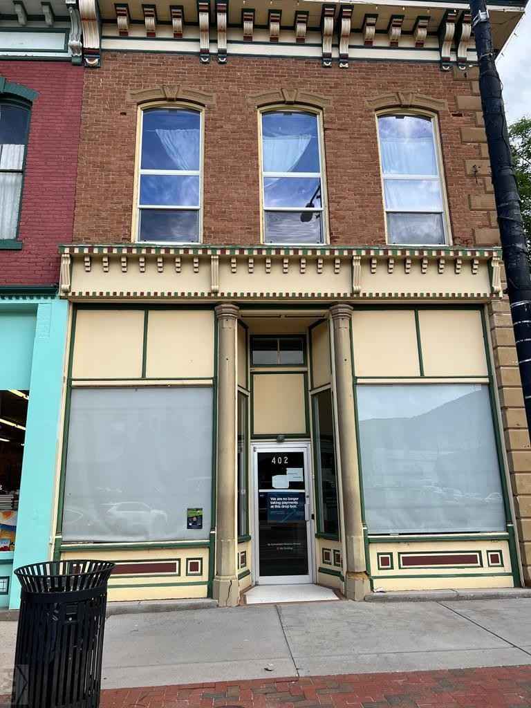 402 Main St  
