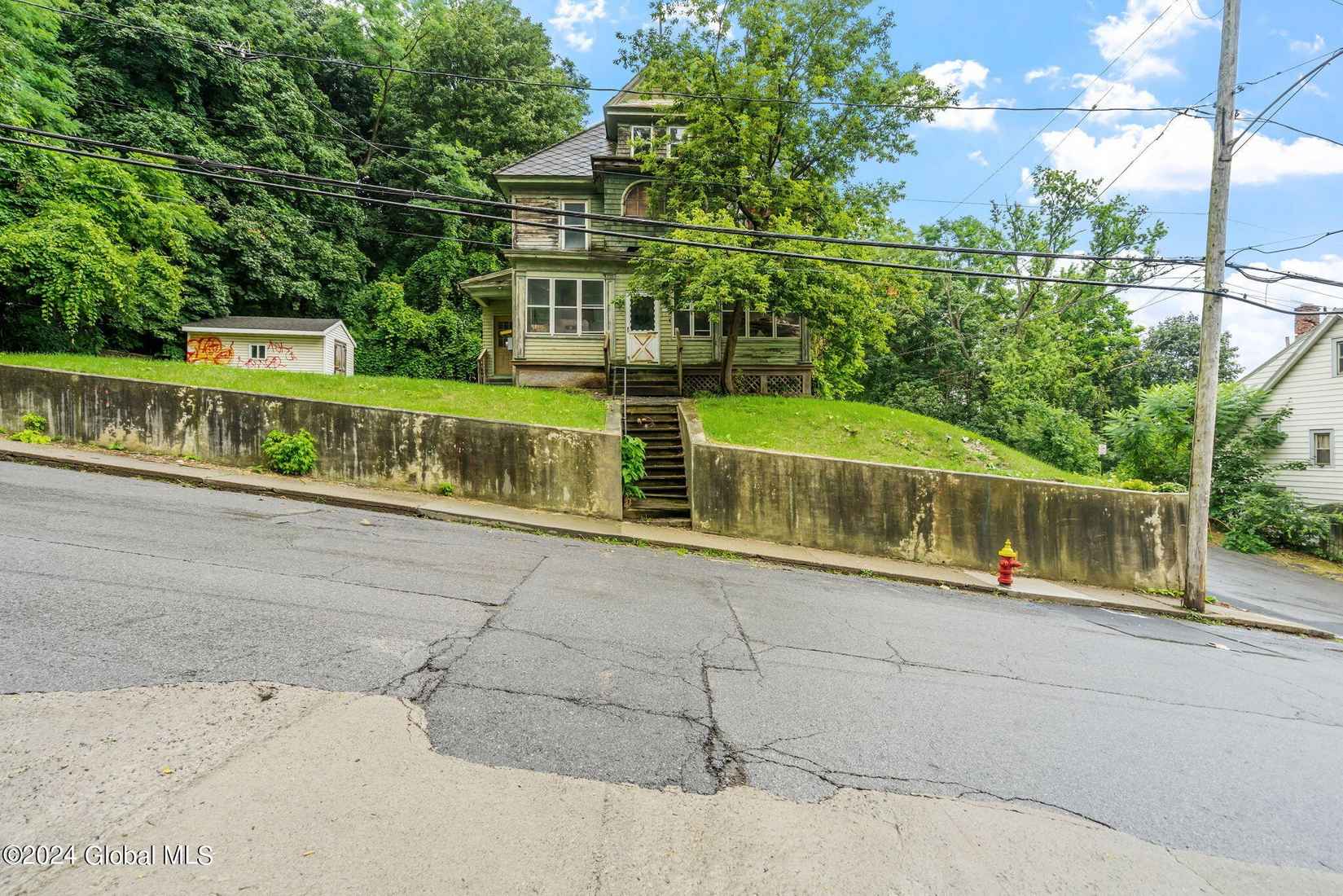 201 Vrooman Ave  