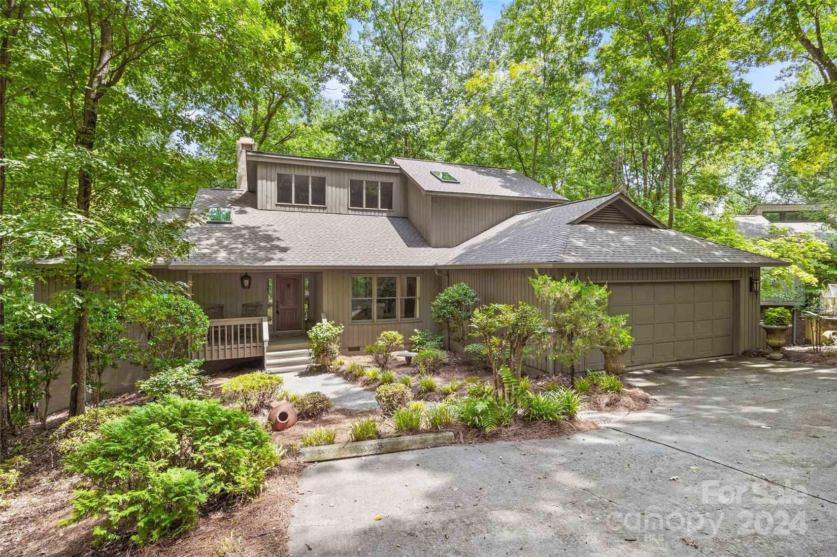 1 HERITAGE CT  