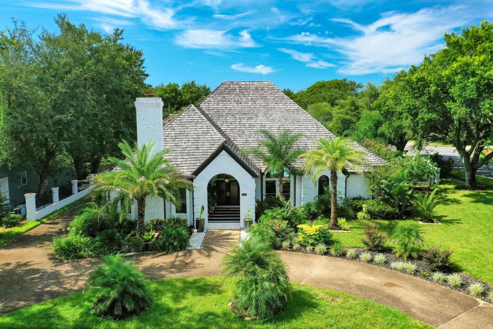 145 Country Club Dr W  