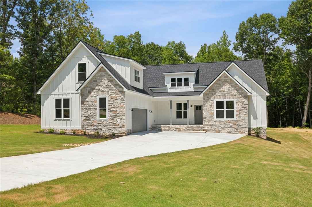 554 Paramount Dr  