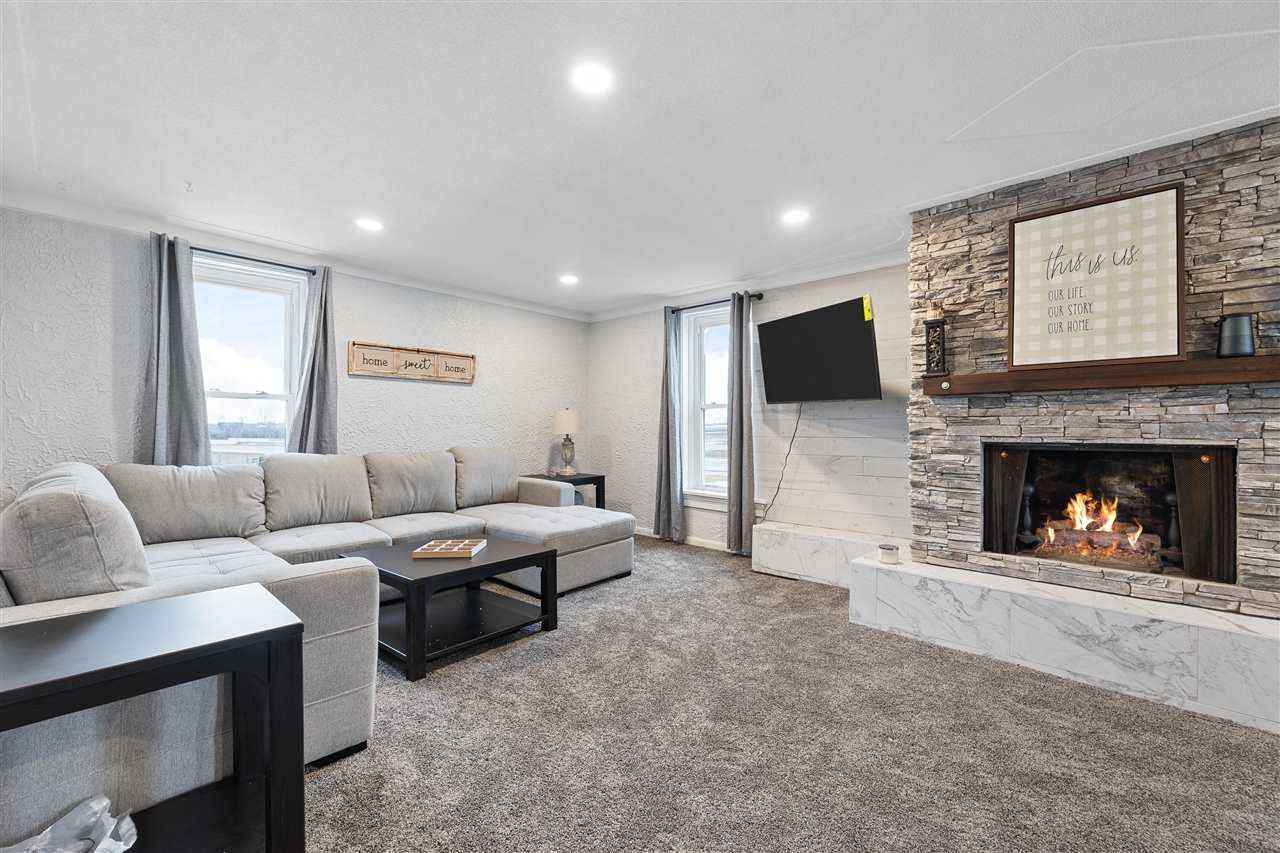 1377 Dubuque  