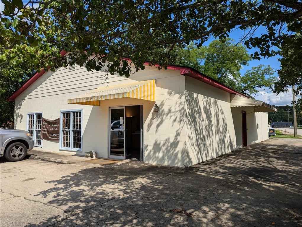 402 N LANIER Ave  