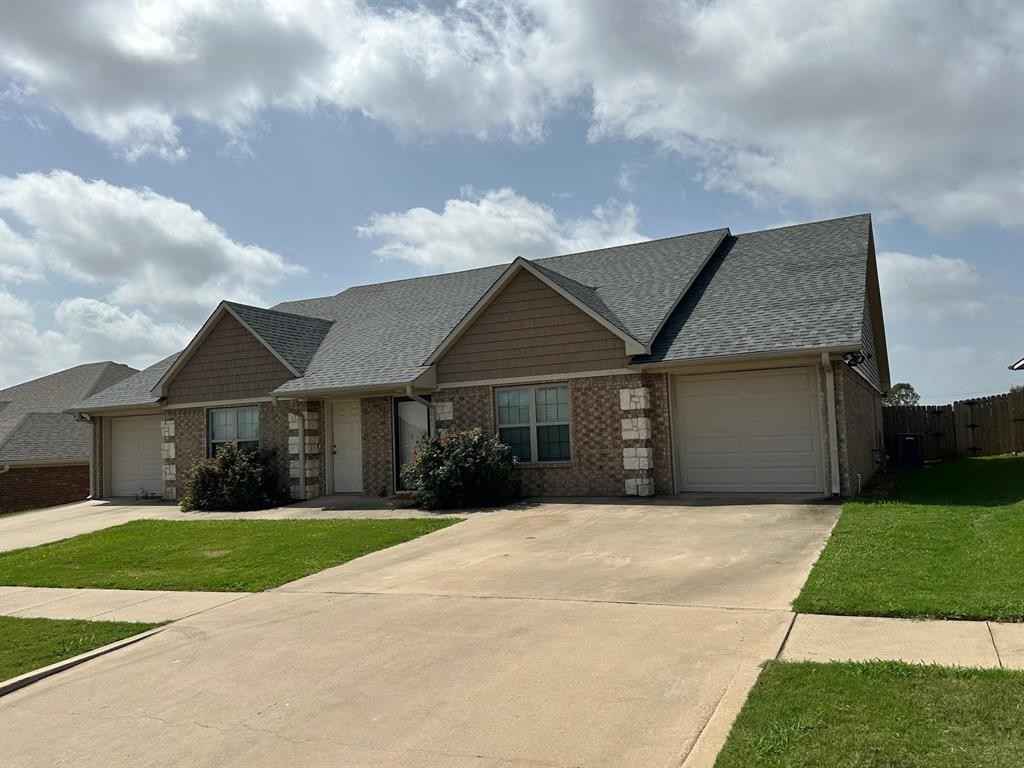 325 Princess Pl  