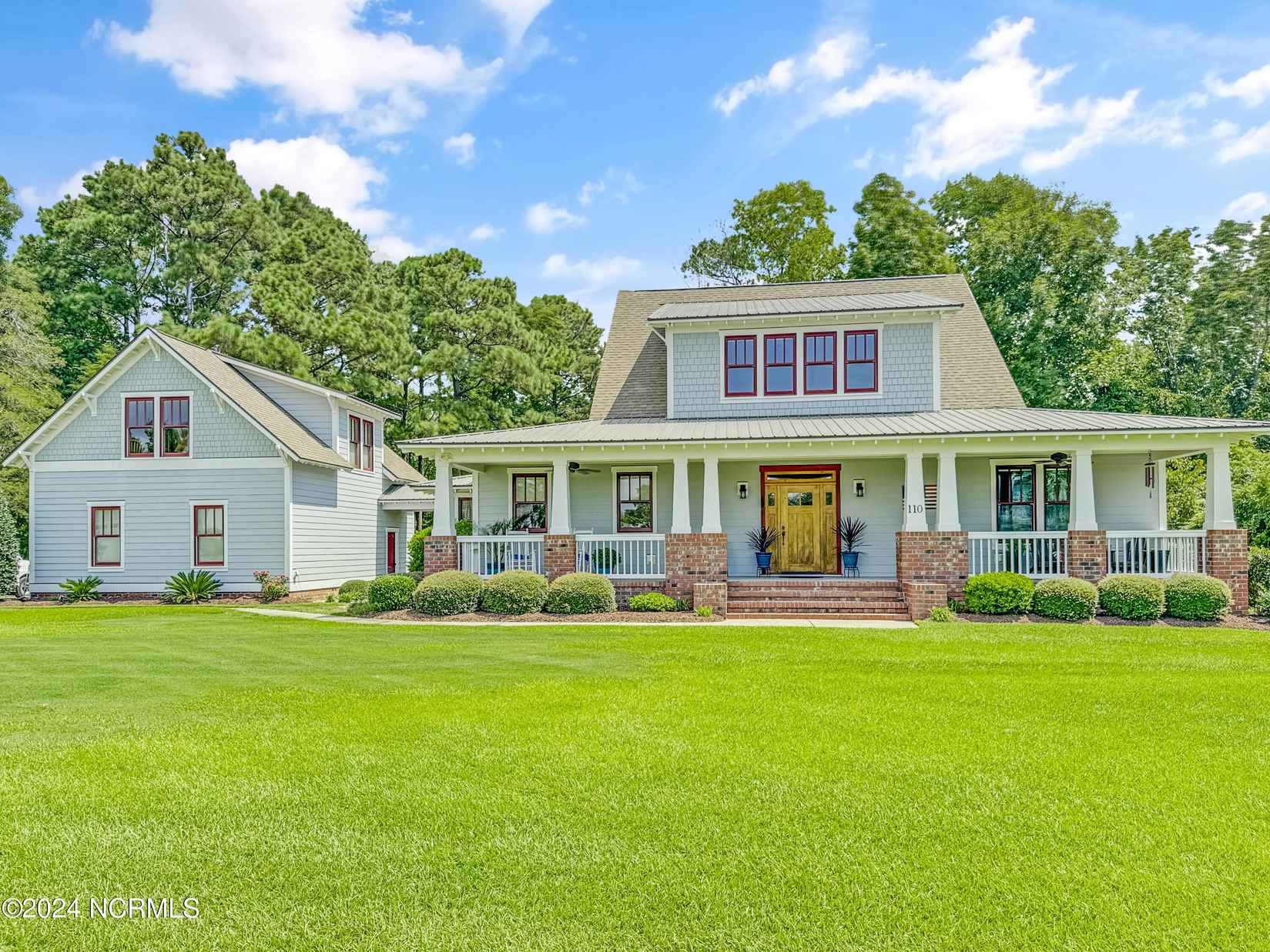 110 W Colonnade Dr  
