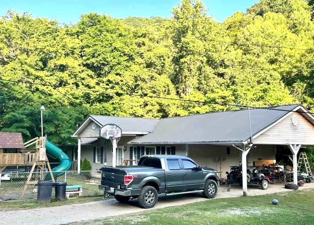 639 Sallie Lyttle Rd  