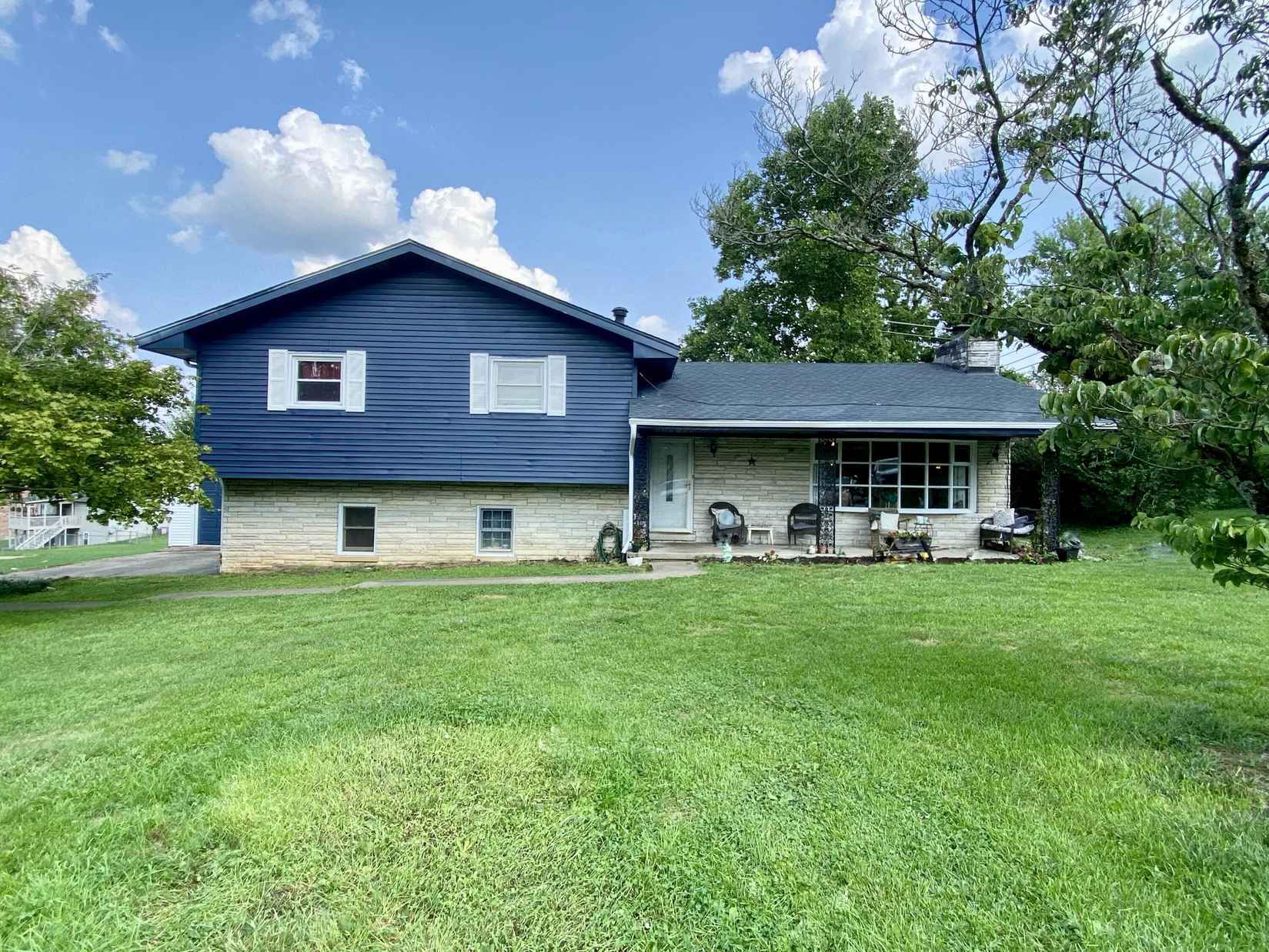 305 Skylark Dr Dr  