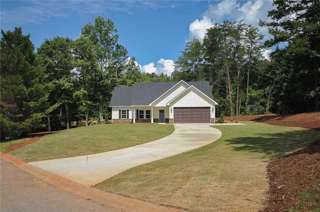 211 Valley Crk Dr  