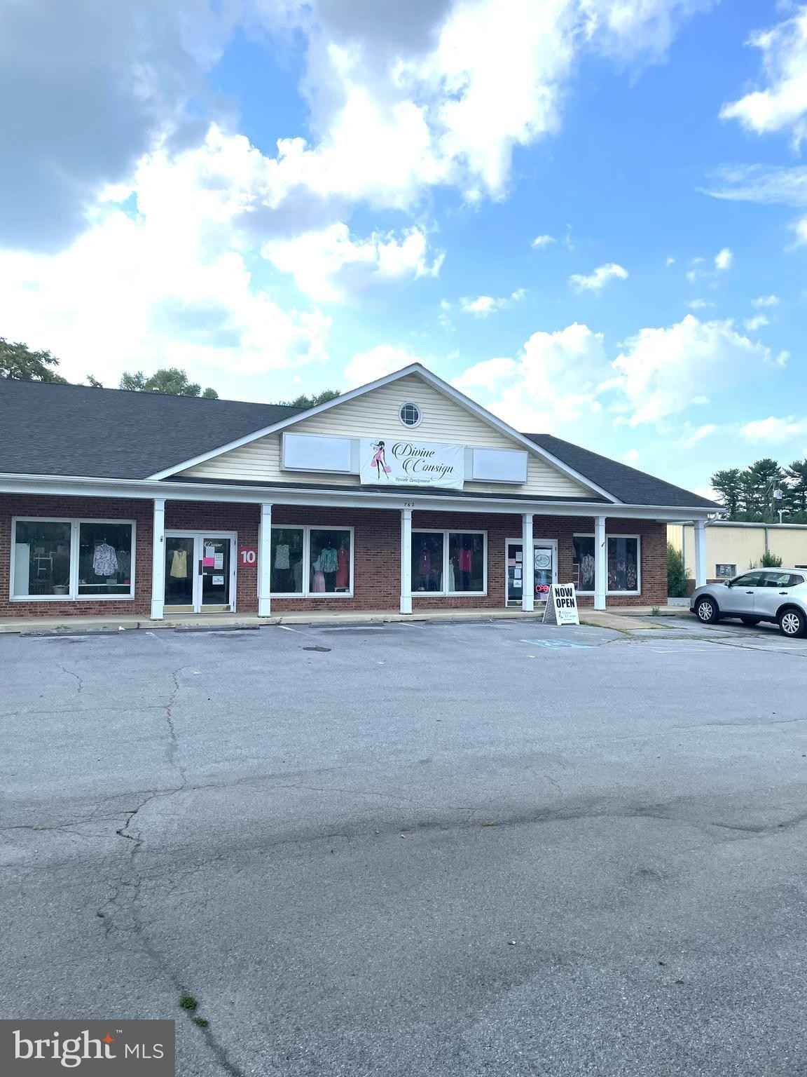 762 S MAIN St  