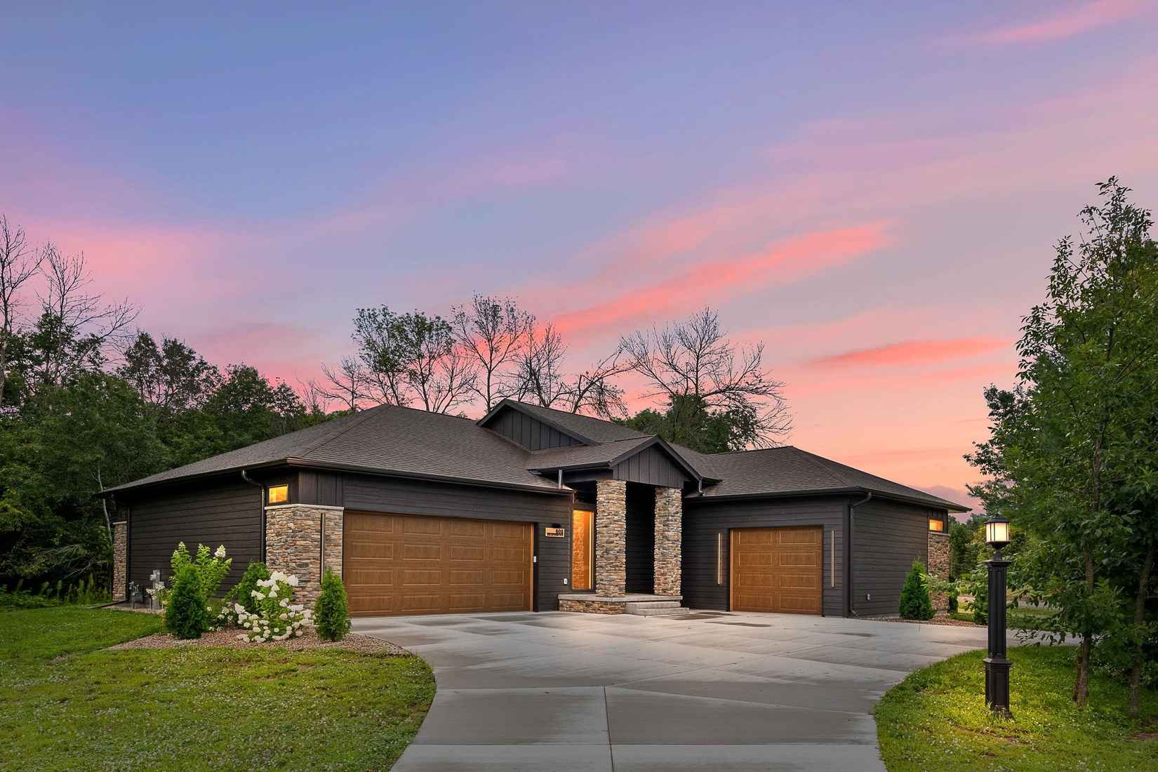 608 BRIARWOOD Way  