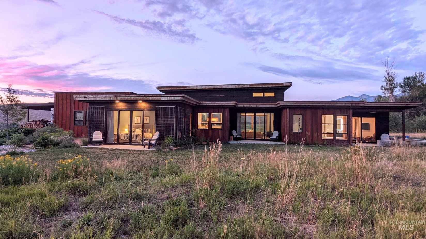 23 Black Hawk Dr  
