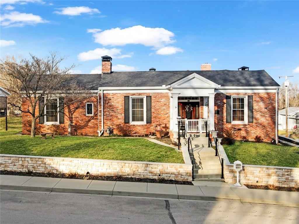 1102 Spg St  