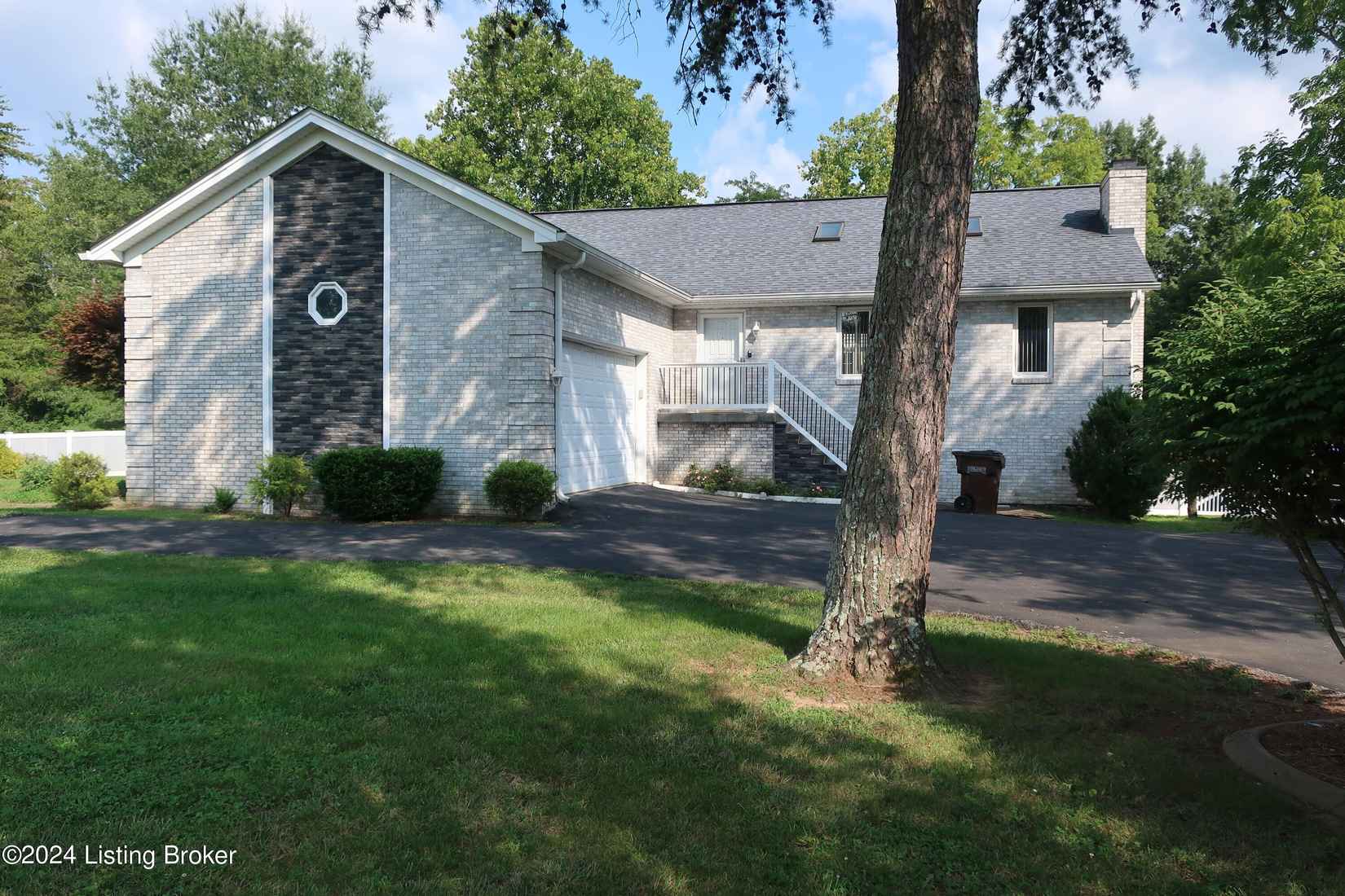 734 Greenbriar Rd  