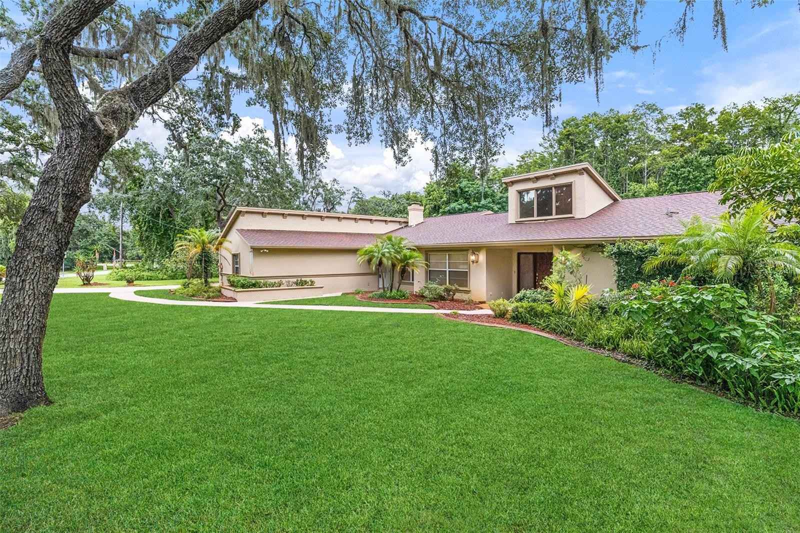 10206 Lakeview Dr  