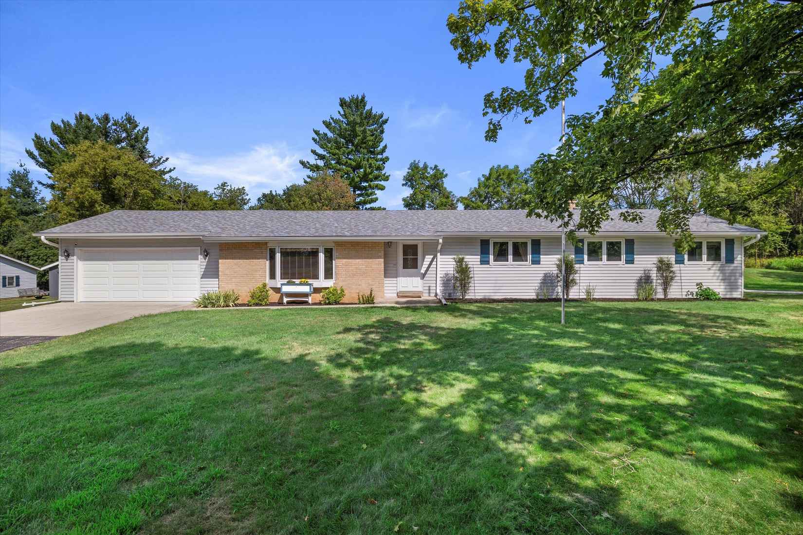 521 N Reddelien Rd  