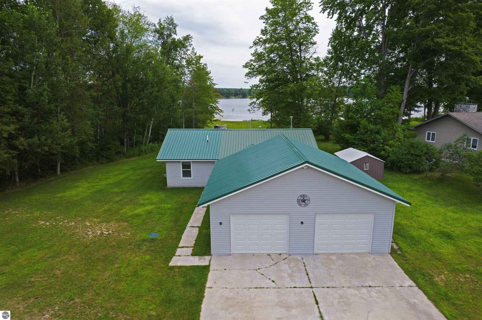 4166 N Shr Dr  