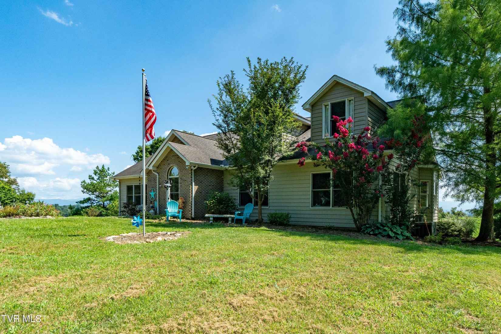 270 Louellen Ln  