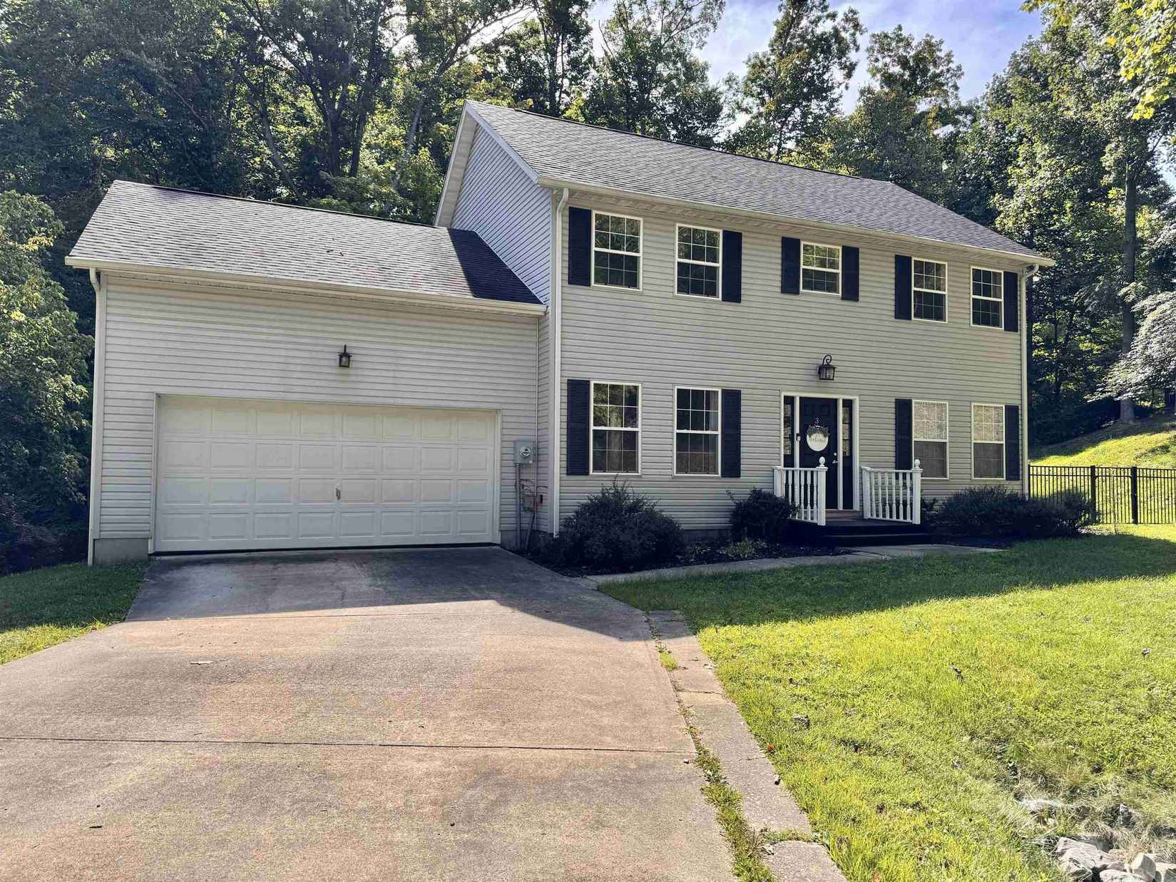 3 Ivy Woods  