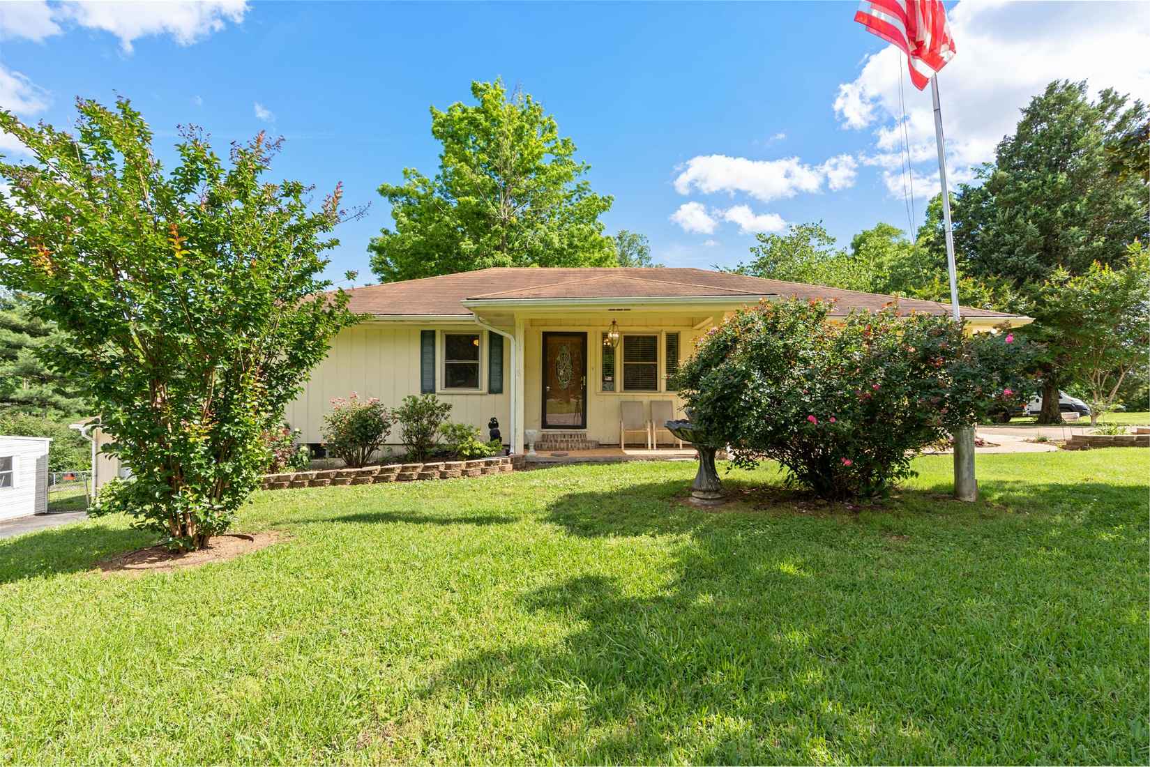 406 Aqua Vis Dr  
