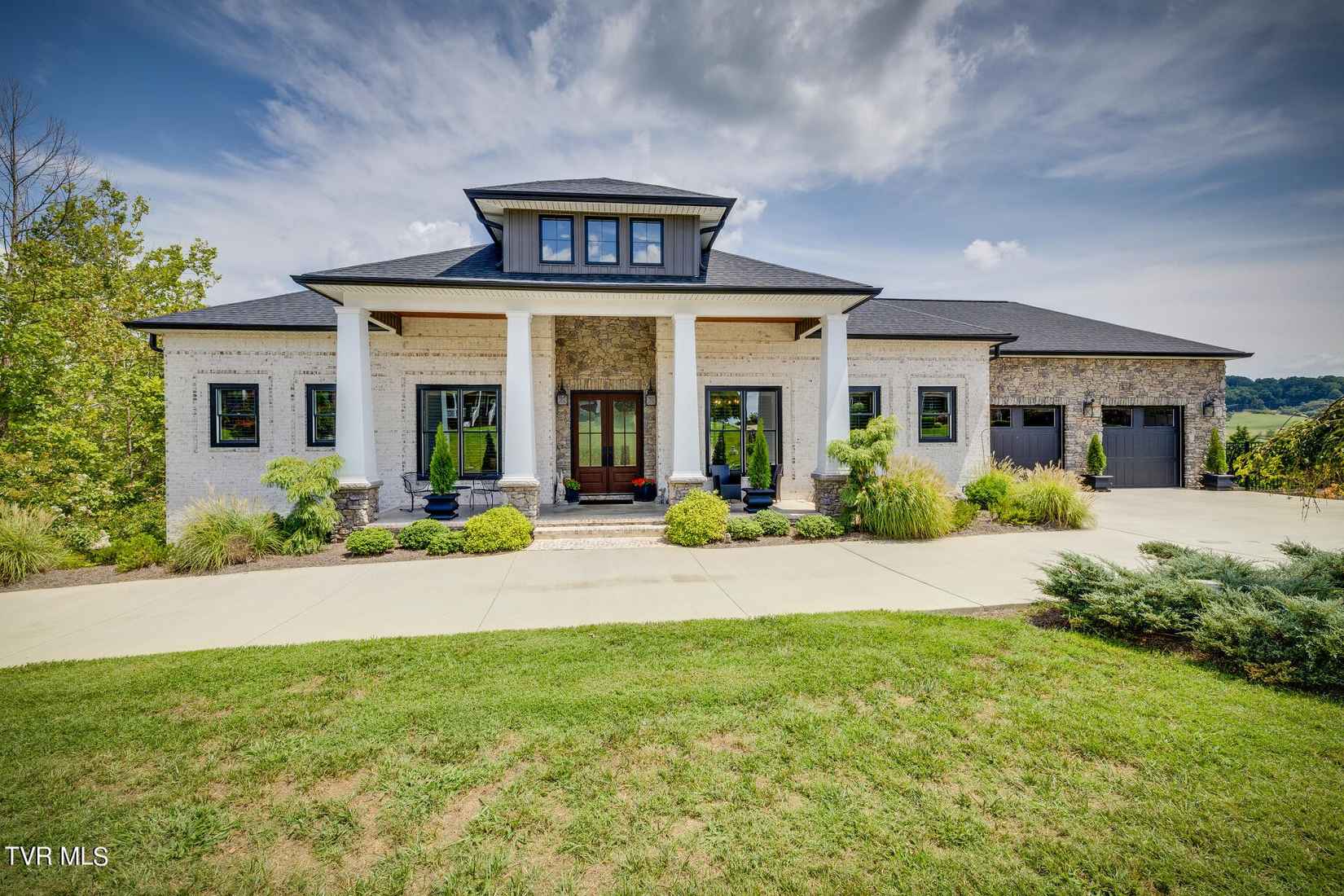 512 Pueblo Dr  