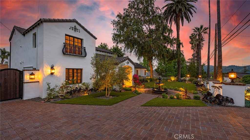 4762 La Canada Blvd  