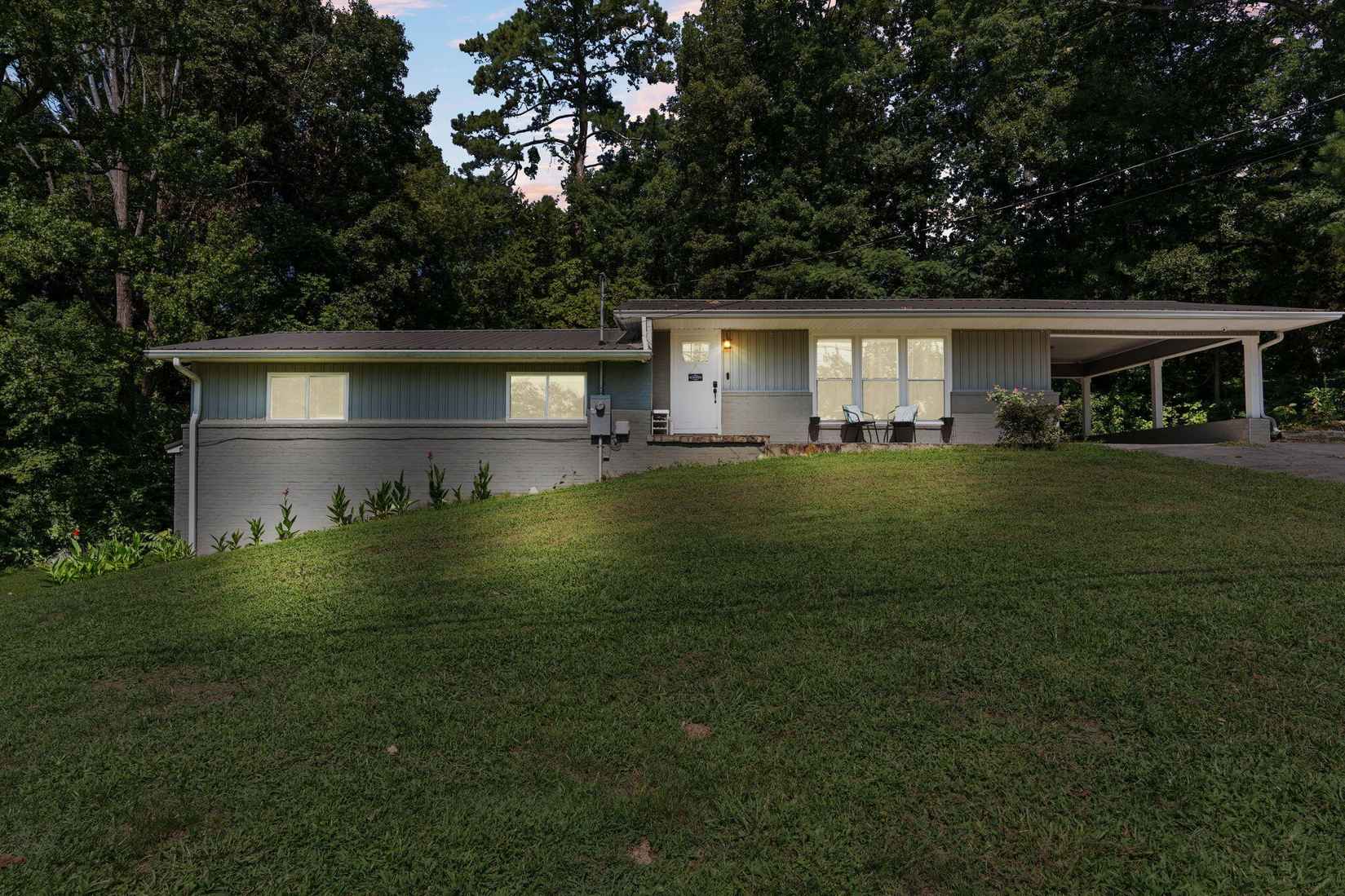 2401 Hickory Dr NW  