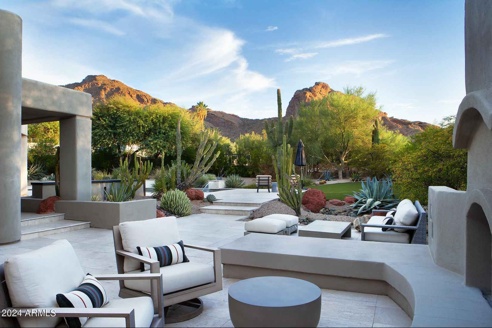 6111 N Camelback Mnr Dr  