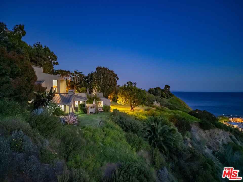 3929 Villa Costera  